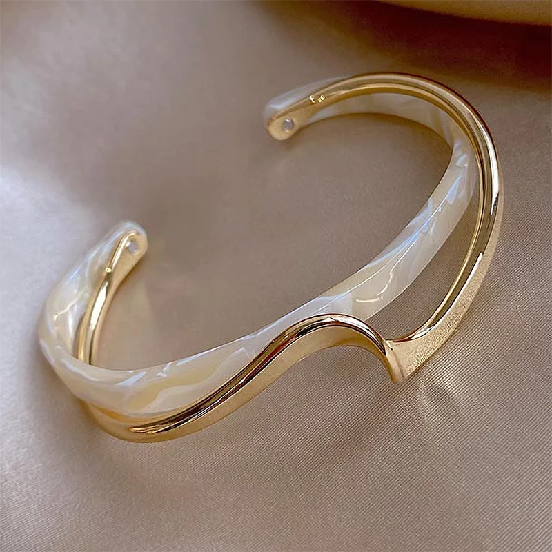 White Acrylic Women's Bracelet